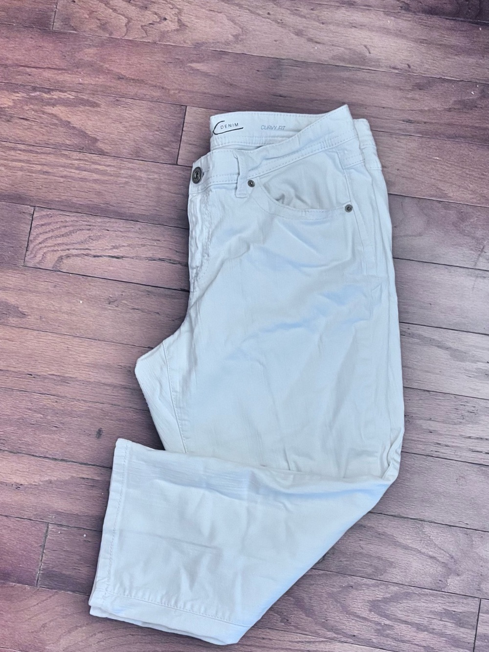 INC International Concepts White Curvy Fit Crop Jeans